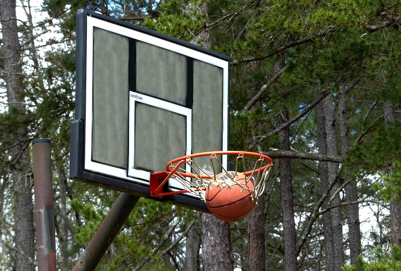 NBA最新交易动态，勇士队再掀风云